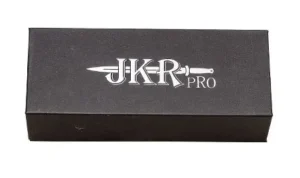 جعبه مستطیلی مشکی چاقوی JKR PRO با نشان سفید برند روی درب